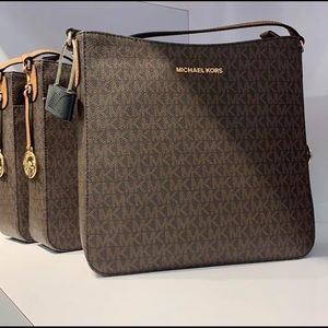 Michael Kors Jet Set Messenger Bag